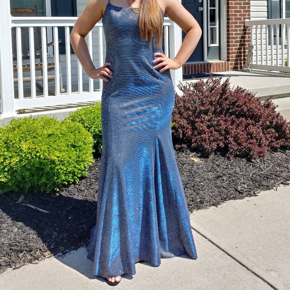 Prom dress - Picture 2 of 4